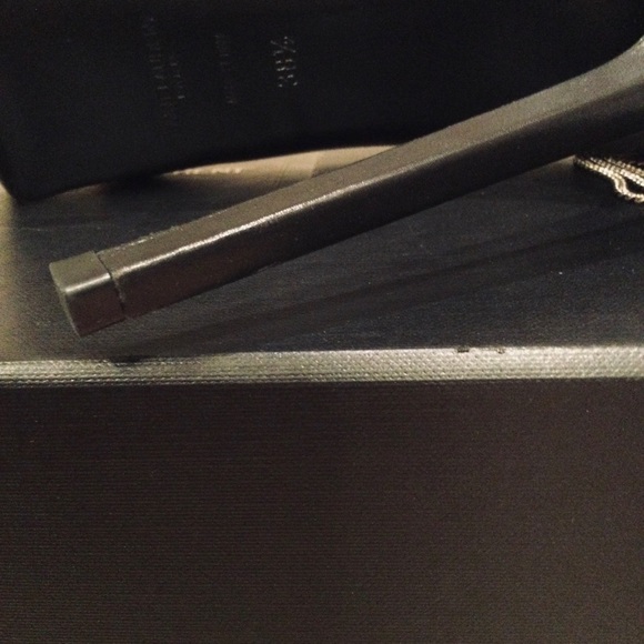 SAINT LAURENT BLACK LEATHER JANIS CHAIN PLATFORM  PUMPS SIZE 38 1/2 - Picture 3 of 6